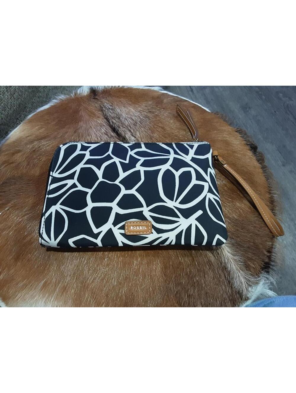 Fossil wristlet wallets for women